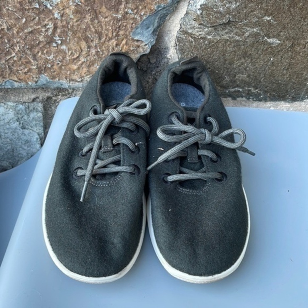 Allbirds Women's Wool Runners Sneakers Shoes in Olive Green Size 10